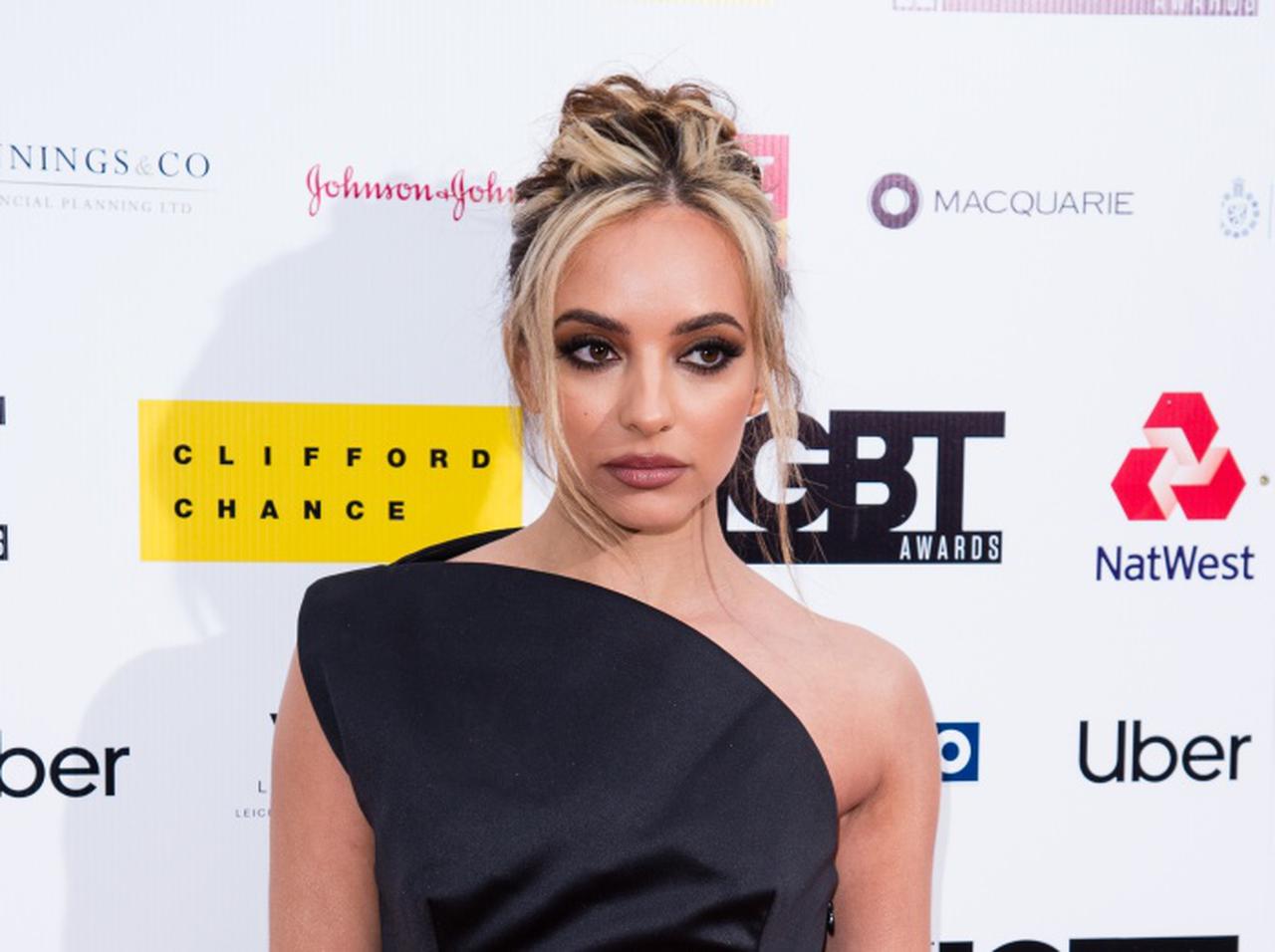 リトル・ミックスのジェイド、肌の色が原因でイジメられていた過去を告白