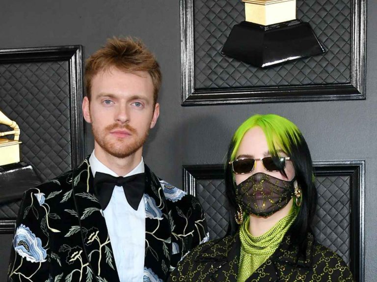 ビリー・アイリッシュと兄のフィニアス、香港での民主化を求めるデモに言及