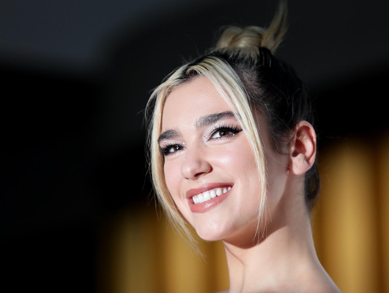 デュア・リパ、最新作のストリーミングが10億回突破!日本のファンに向けたスペシャル・インタビューも公開