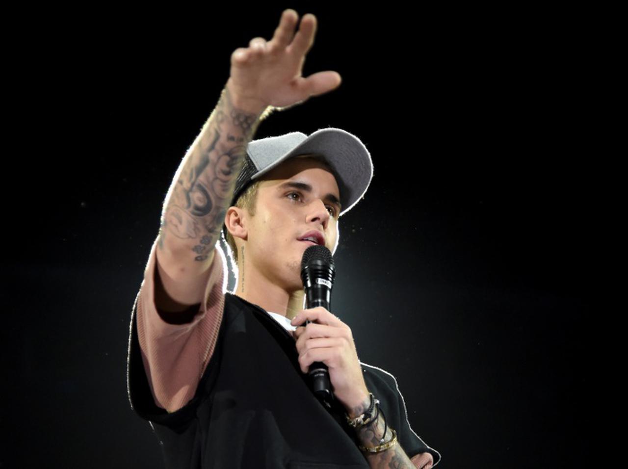 ジャスティン・ビーバー、セレーナ・ゴメスの名前を出して「性的虐待疑惑」を全否定【コメント全訳】