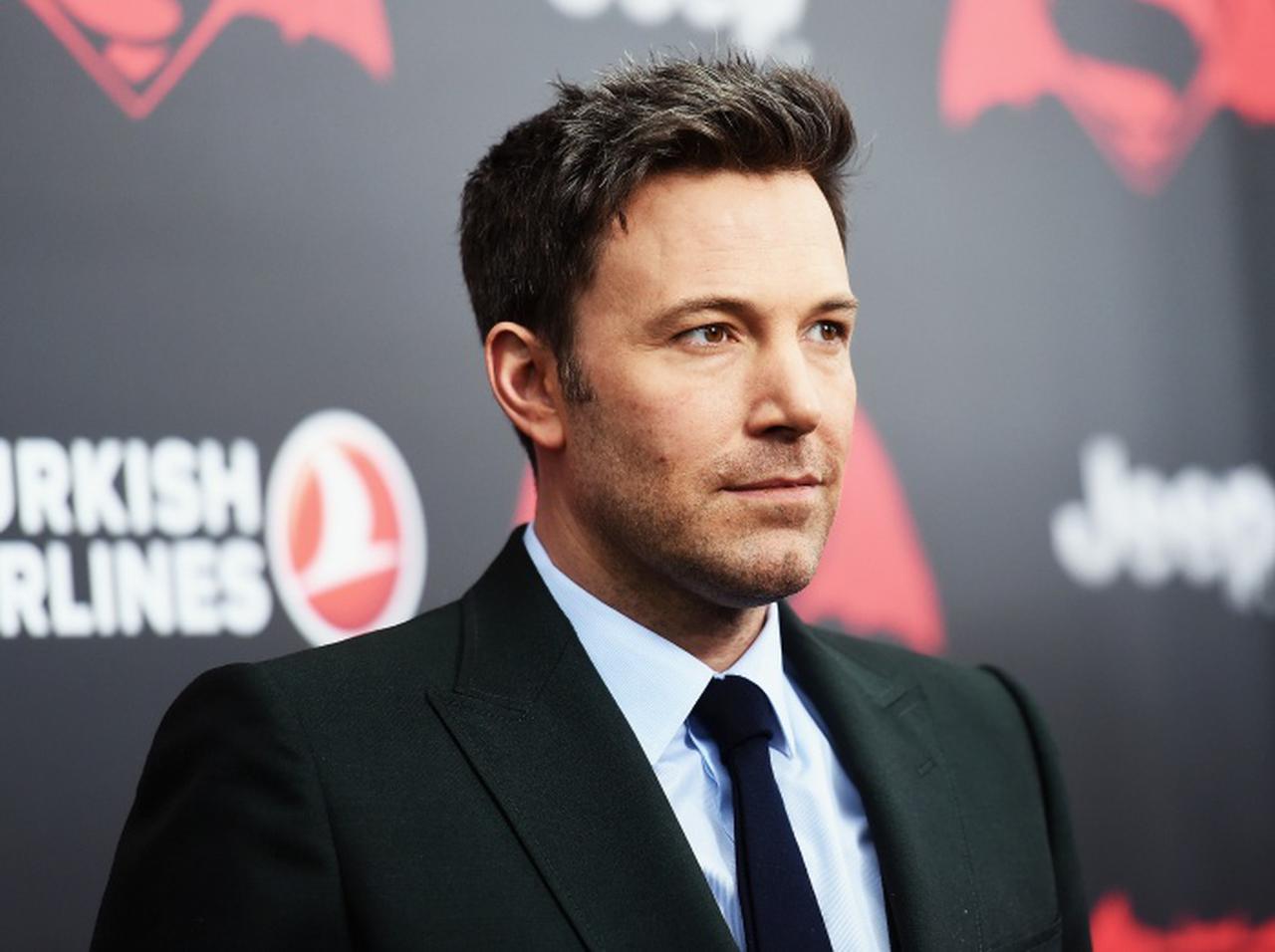 ベン・アフレック、紹介制の出会い系アプリRayaに登録してることをバラされる