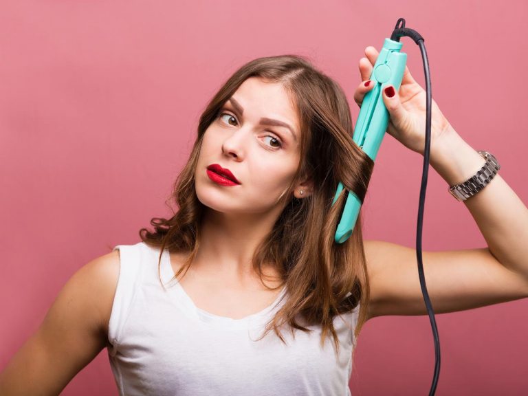 髪を上手く巻けない理由はコレ?「ヘアアイロン」によくある4つの間違い