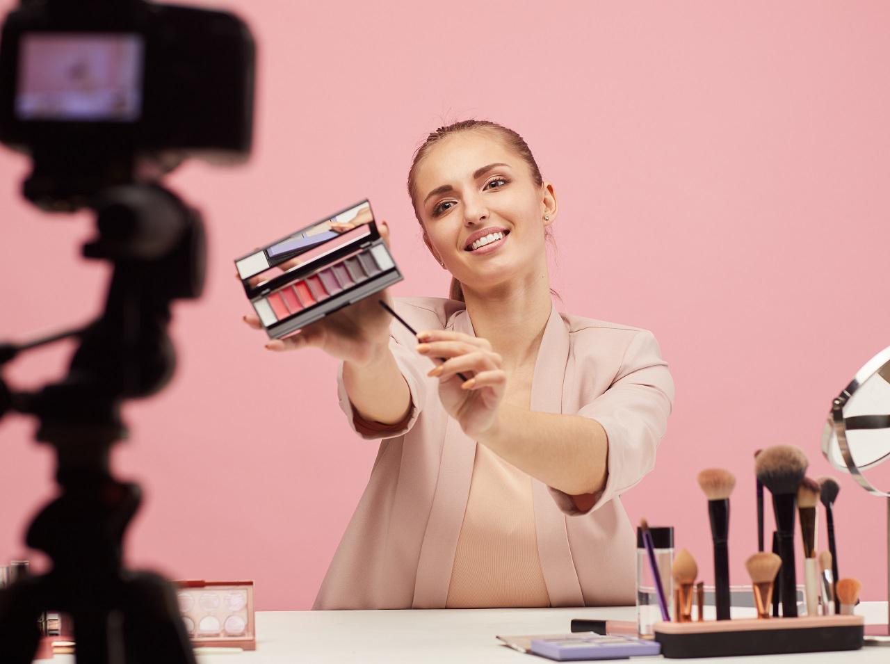 海外の人気美容YouTube動画は?ハマる人続出のヘアメイク系ユーチューバー4人