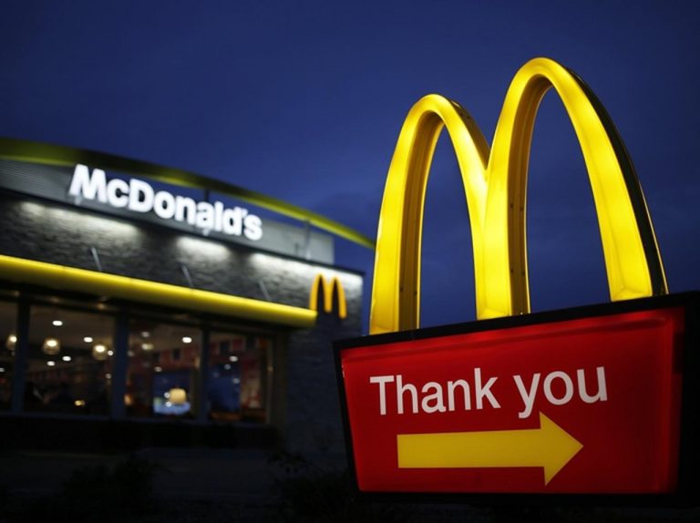 マクドナルド店員、ドライブスルーの客を飽きさせないための方法に爆笑