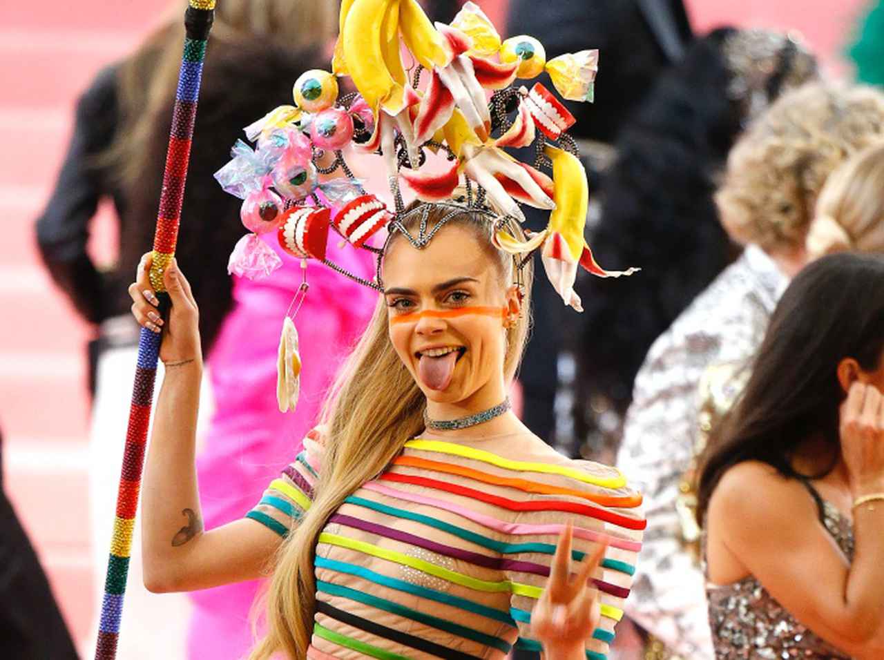 カーラ・デルヴィーニュ、自身のセクシャリティについてパンセクシャルと明かす