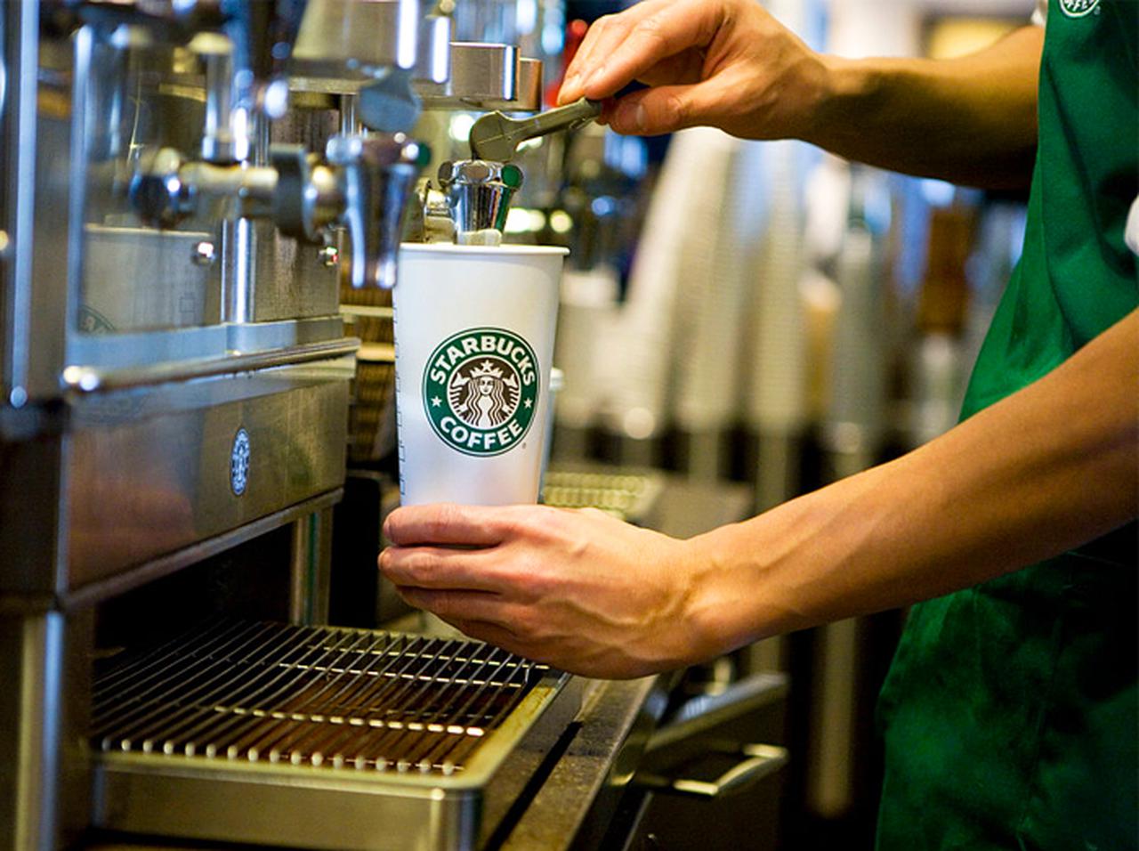 スターバックス、不満続出の「店員の服装」に関するルールを撤回 真逆の措置に出る