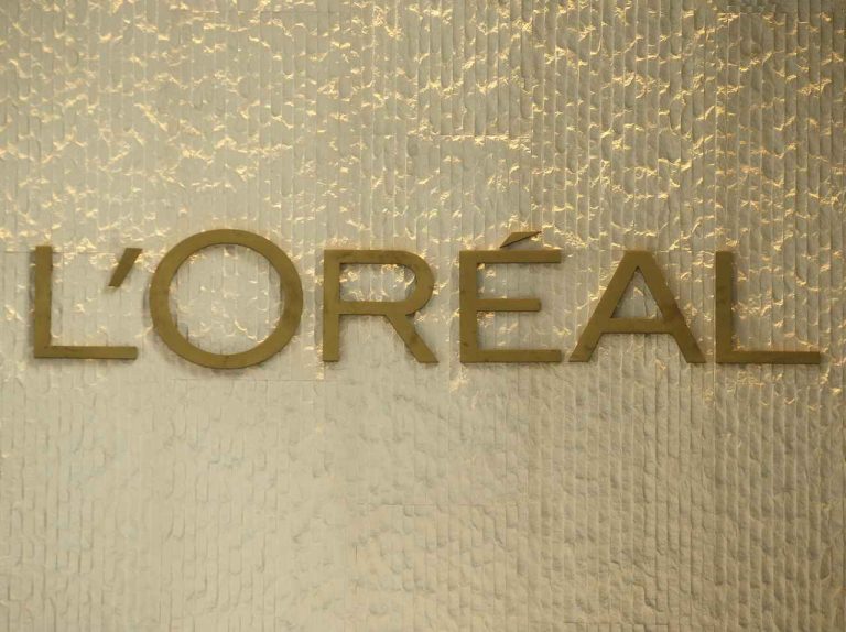ロレアルも「ホワイトニング」等の言葉の使用取り止め、美白至上主義の問題とは?