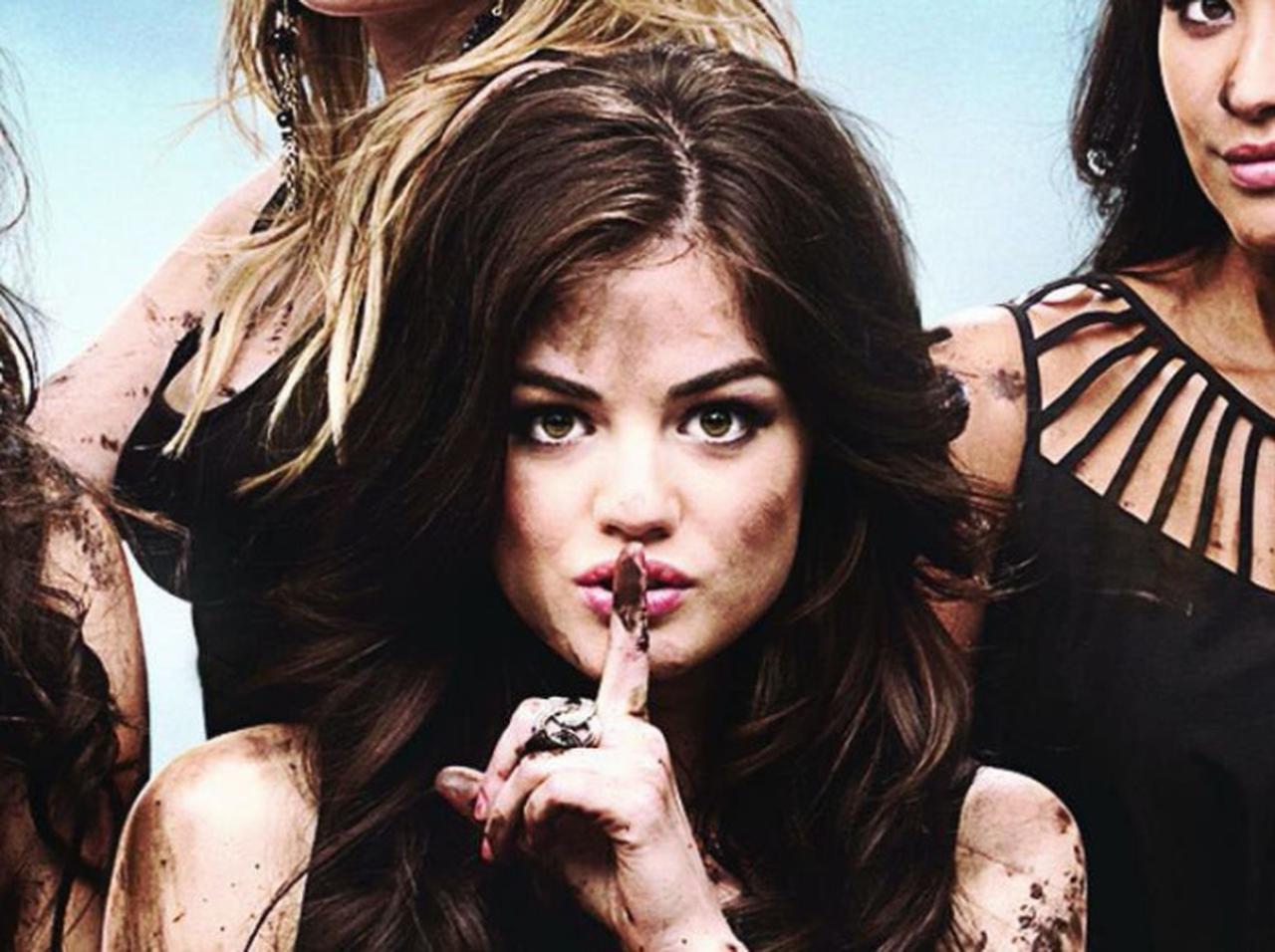 『プリティ・リトル・ライアーズ』の「シー」のポーズは実はアドリブで誕生していた!