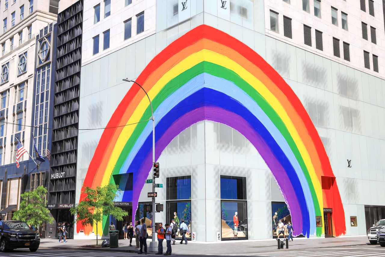 プライド・パレード50周年！2020年にコロナ禍のなか世界で目撃された「レインボー」を総まとめ