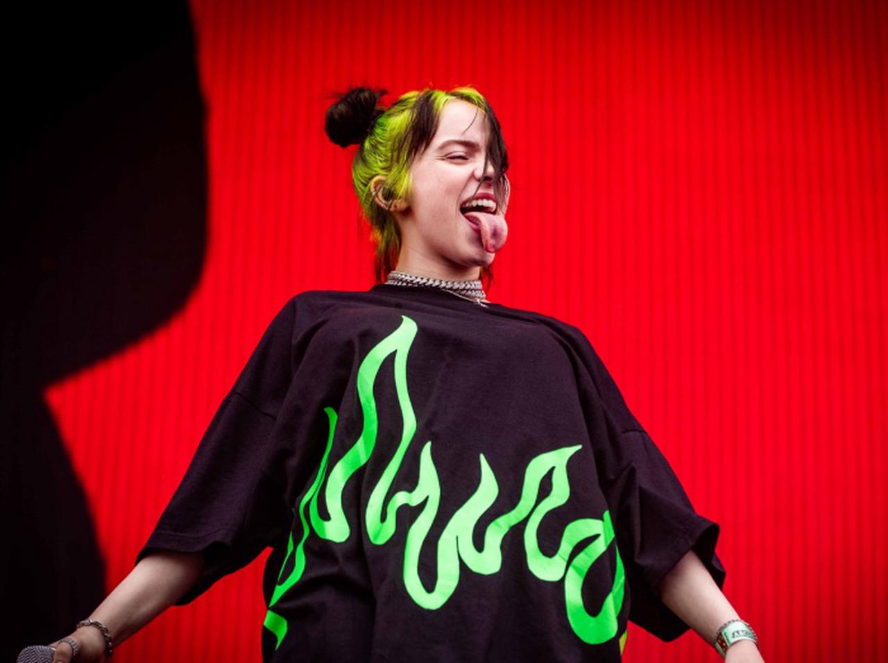 ビリー・アイリッシュ、コロナ禍に危機感ゼロで外出する人たちに物申す