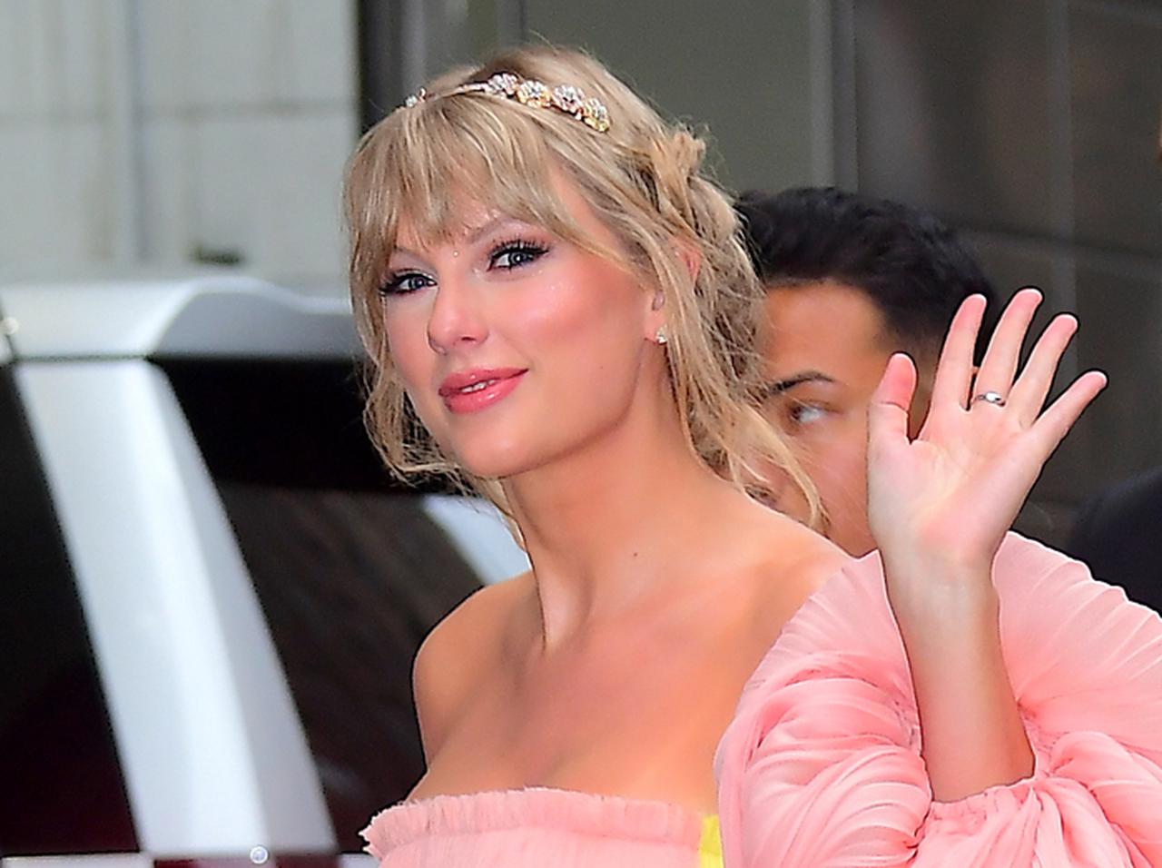 テイラー・スウィフト、「ロゴ盗作疑惑」への対応がかなりスピーディー