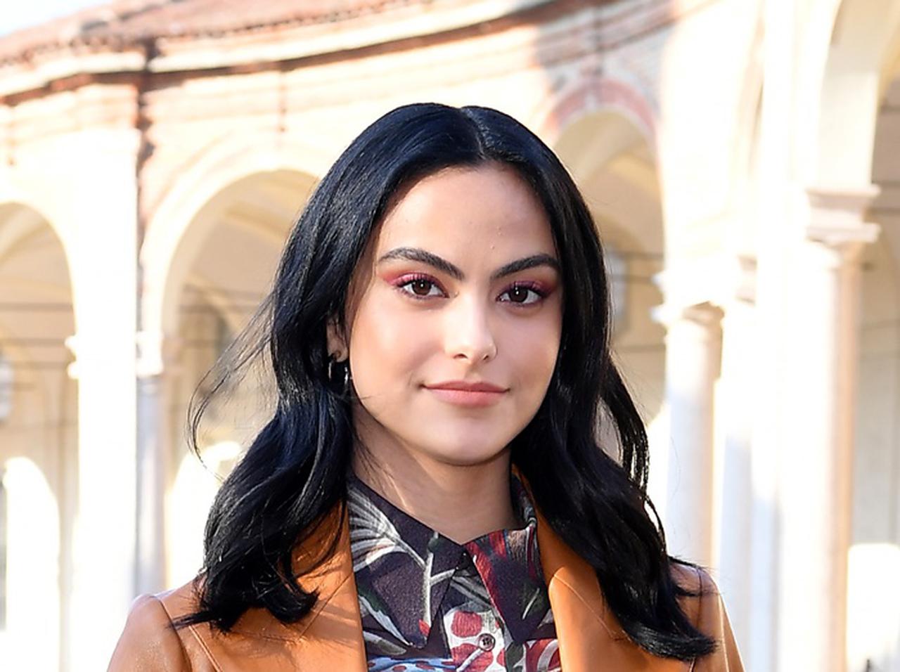 カミラ・メンデス、新恋人と連日手繋ぎデート