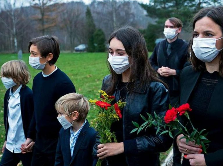 新型コロナ流行を「予見」していたドイツのドラマが話題、制作者が緊急声明を発表