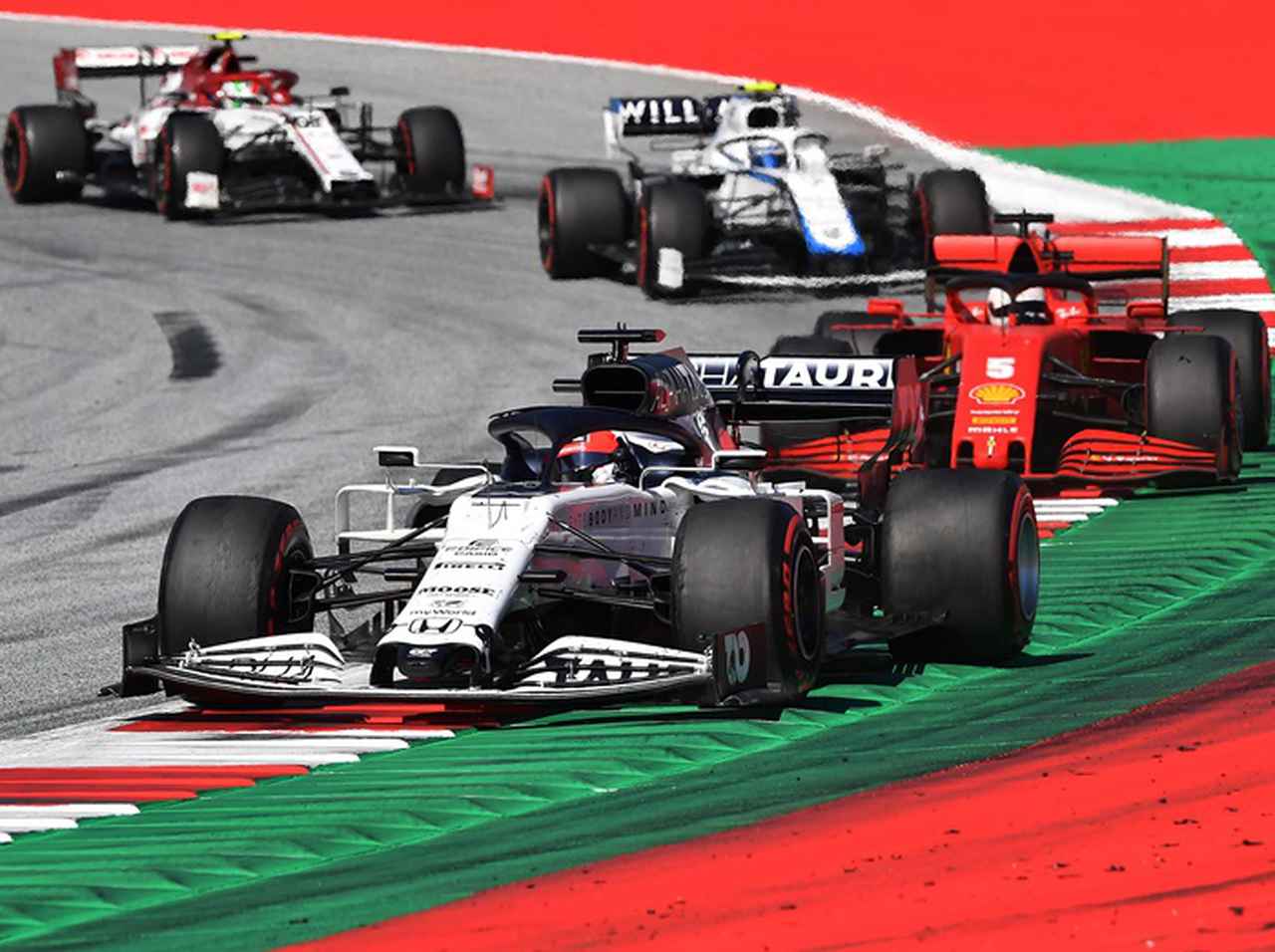 F1が開幕、ドライバーたちが人種差別と闘う意思を表明