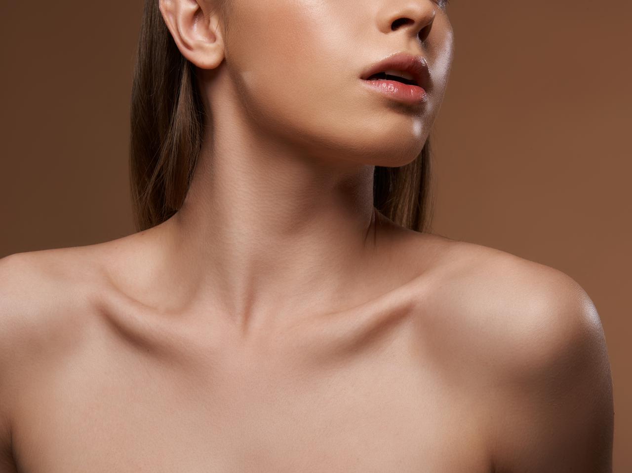 マイナス5歳！見た目年齢を左右する「首のシワ」を改善する方法