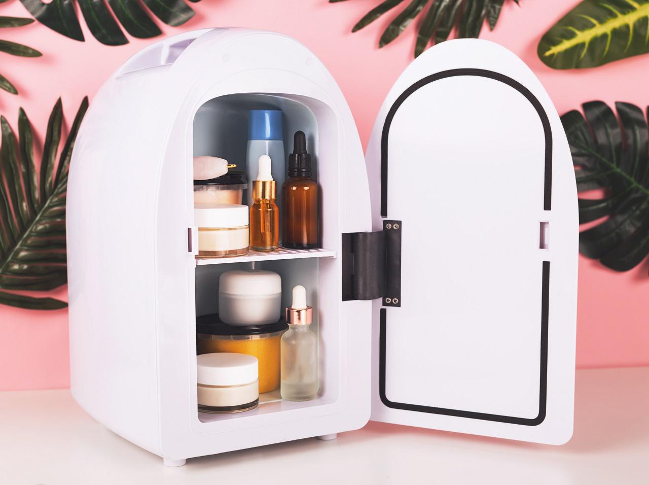 「コスメ専用冷蔵庫」が大人気！プロもオススメの最旬アイテムに注目