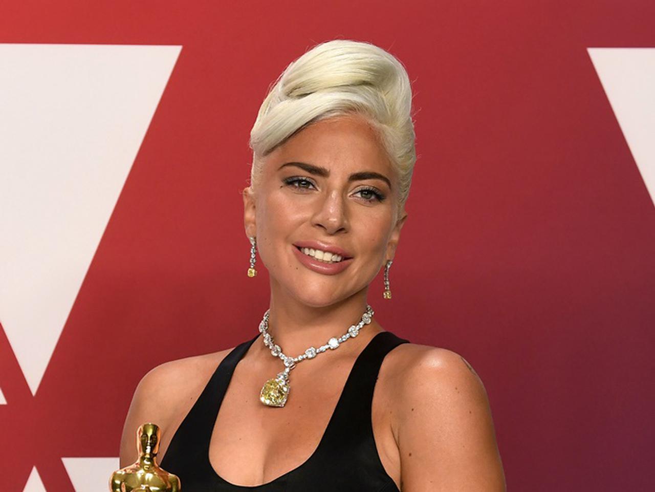 レディー・ガガ、33億円のネックレスをして行こうとしていた場所が庶民的