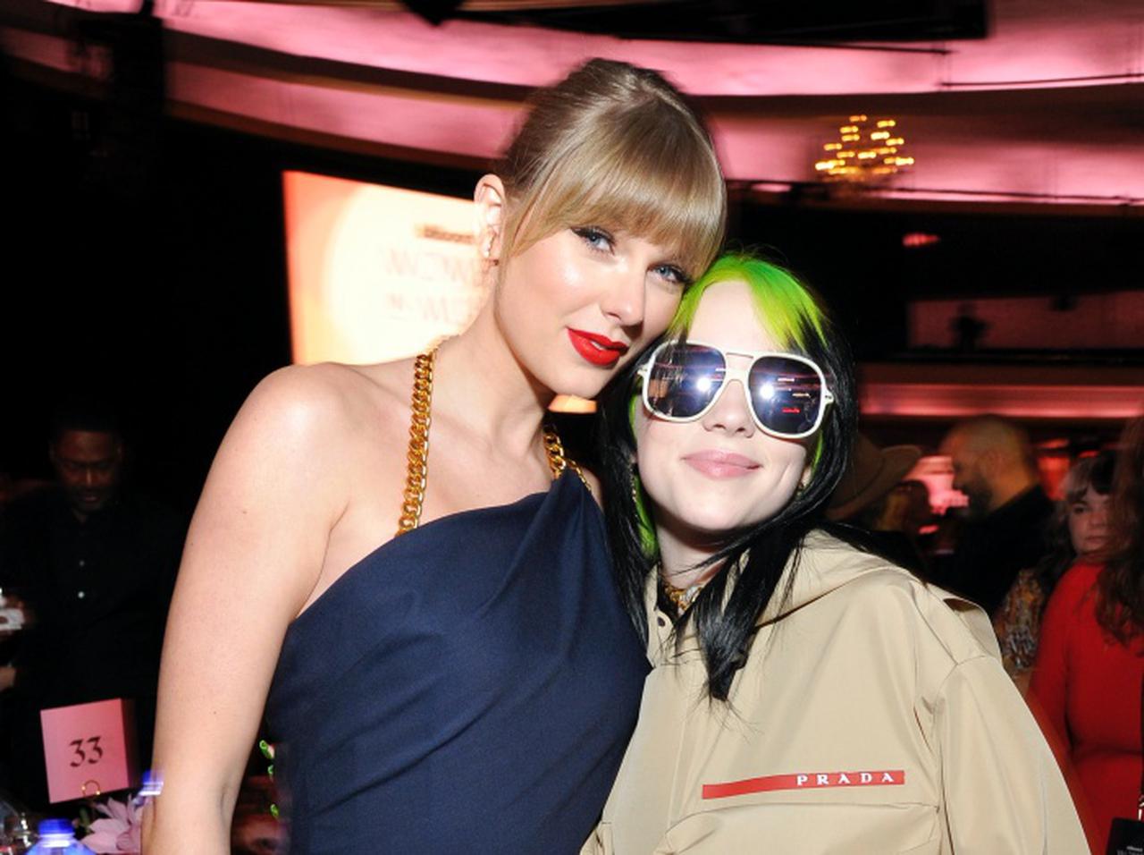 ビリー・アイリッシュ、幼少期に好きだった曲がテイラー・スウィフトの曲だったと最近知ったと明かす