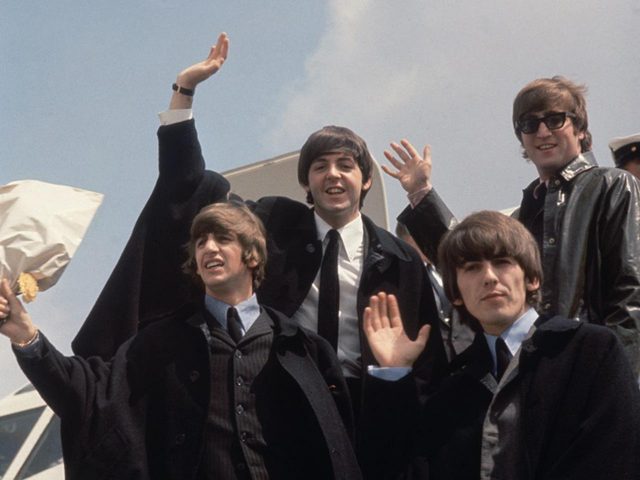 ビートルズの「270億円の再結成」をボツにしたのはまさかのサメ