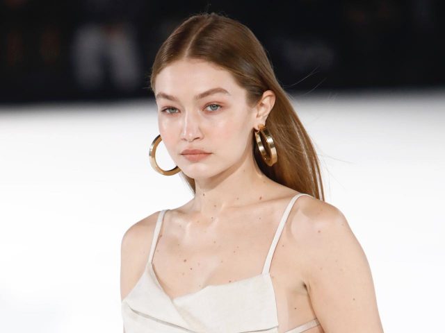 簡単3ステップ！モデル級の「ツヤ肌メイク」をジジ・ハディッドのメイク担当が伝授