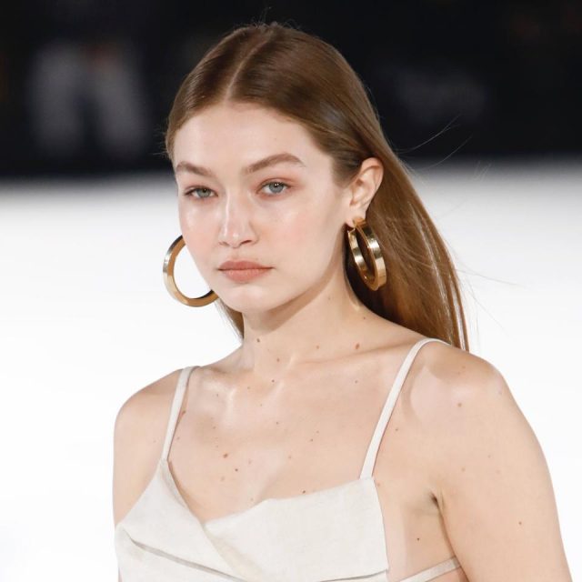 簡単3ステップ！モデル級の「ツヤ肌メイク」をジジ・ハディッドのメイク担当が伝授