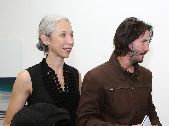 キアヌ・リーブスの恋人が「キアヌのストーカー」の標的に、接近禁止命令を取得