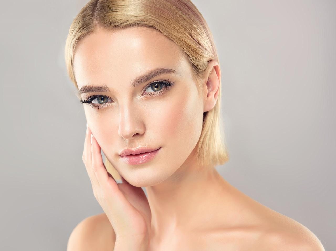 顔のむくみをシュッと引き締める!セレブに大人気の美顔ローラーとは?