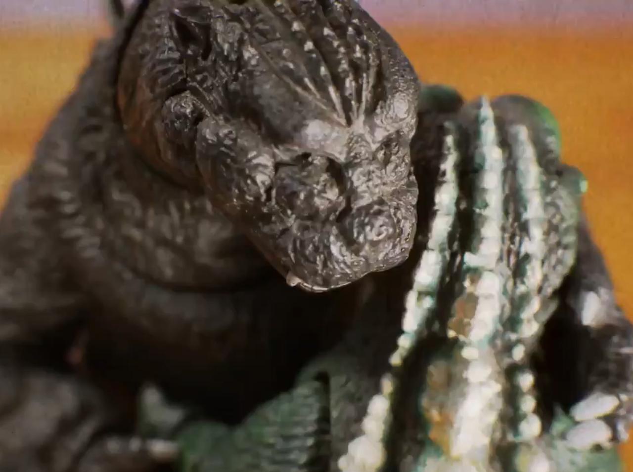 LGBTの「ゴジラ」親子が主役のファン動画、公式も反応