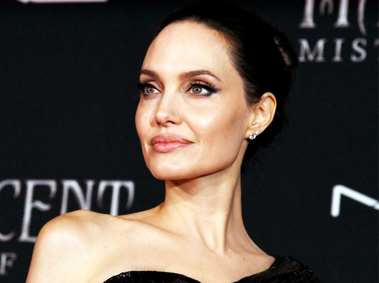 マスク美人とはこのこと!アンジェリーナ・ジョリー、マスク着用でもオーラが凄い