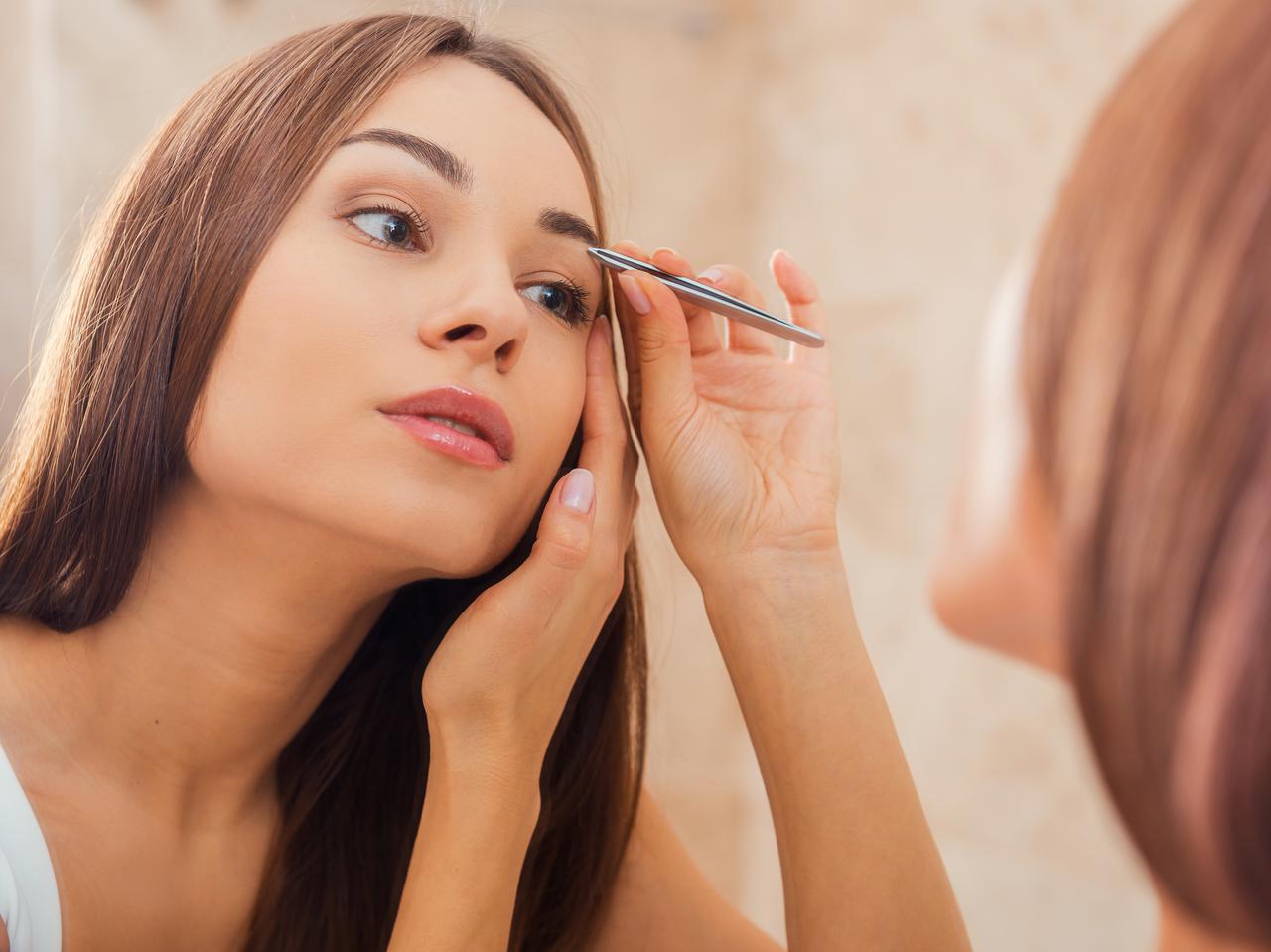 ひと手間で段違い!理想の眉毛を手に入れる「眉の整え方」のコツ