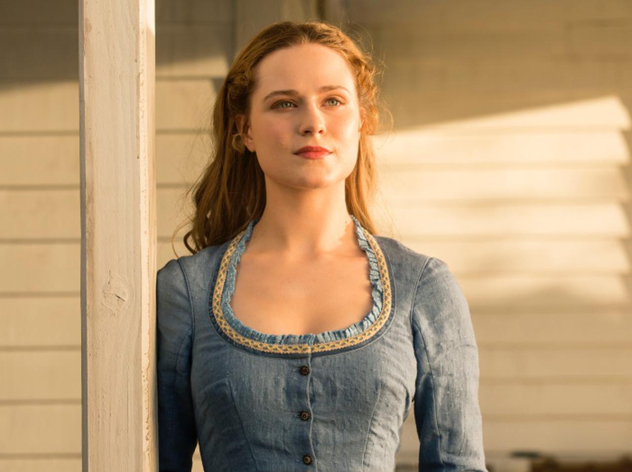 『ウエストワールド』ドロレス役、ドラマの影響で「Siri」や「Alexa」を信用できなくなる