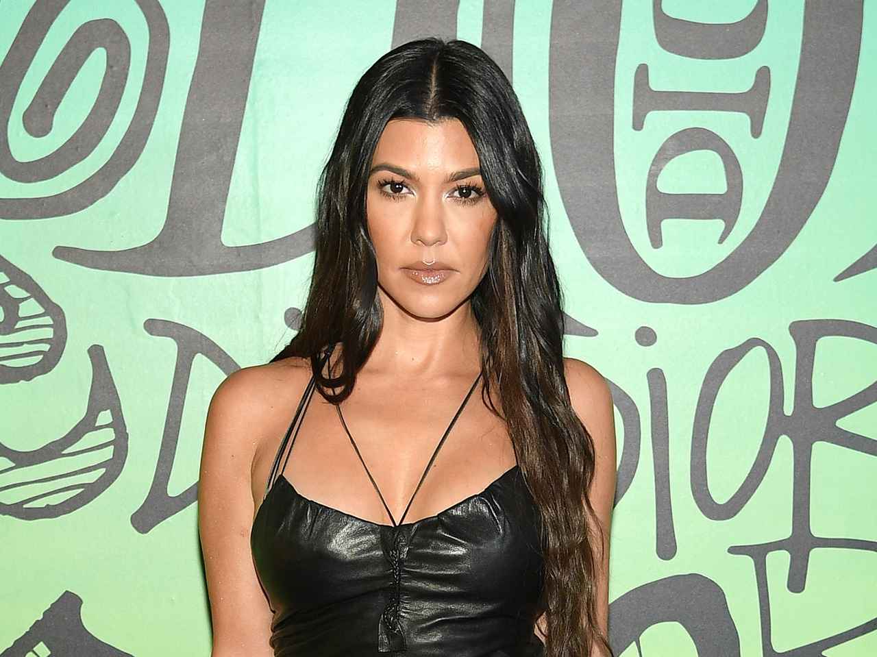 「肌トラブル」に悩むコートニー・カーダシアンが愛用するスキンケア製品とは？