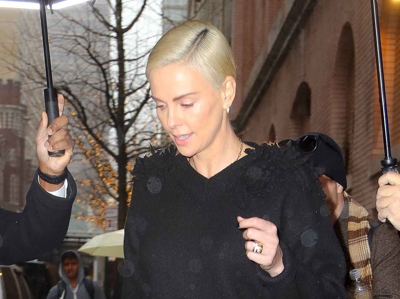 『オールド・ガード』シャーリーズ・セロン、役作りで男性を怖がらせてしまった出来事を明かす