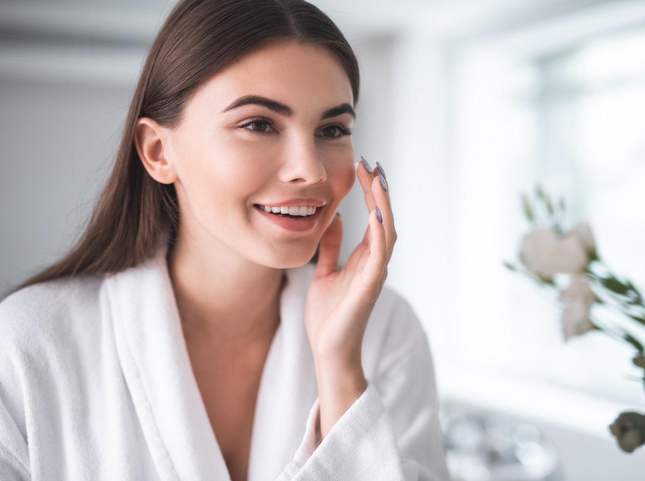 パッと明るくトーンアップ!肌のくすみを解消するスキンケアルーティン