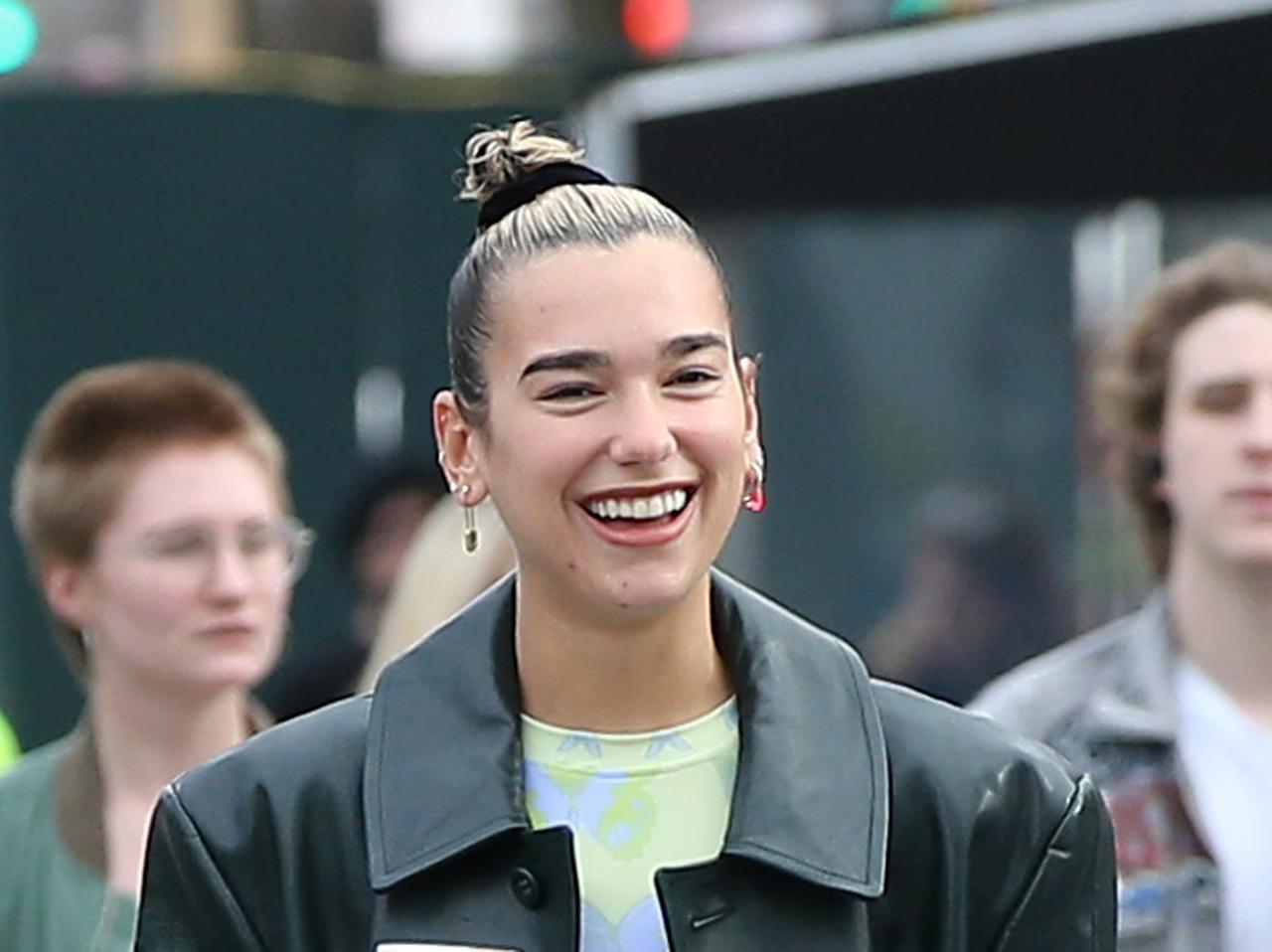 デュア・リパ、ソーシャルディスタンスを守ったファンサが斬新