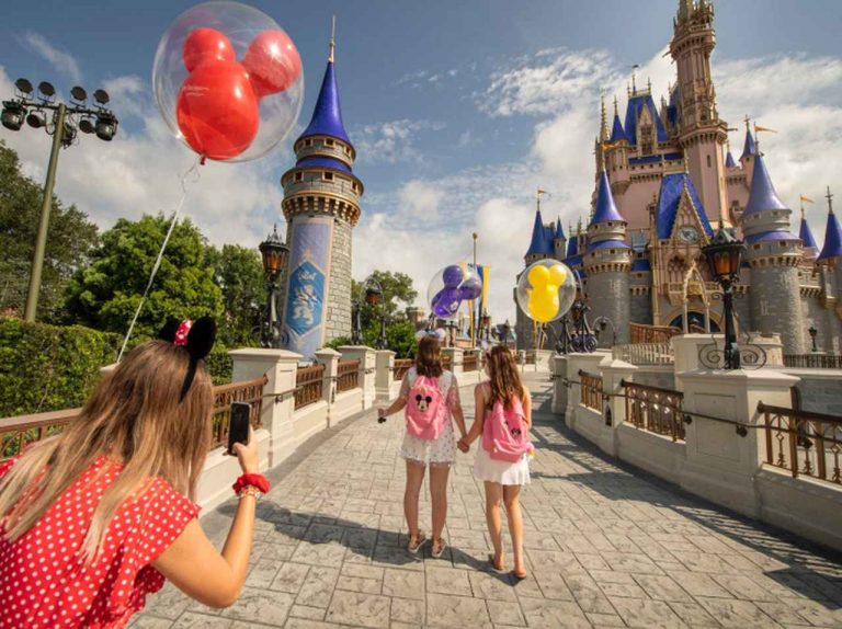 米ディズニーランド、再オープン早々「危惧していたこと」が起こってしまう