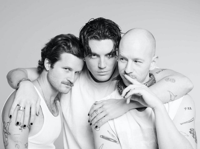 LANY、メンバーの家族が出演した「if this is the last time」のMVで家族愛を描く