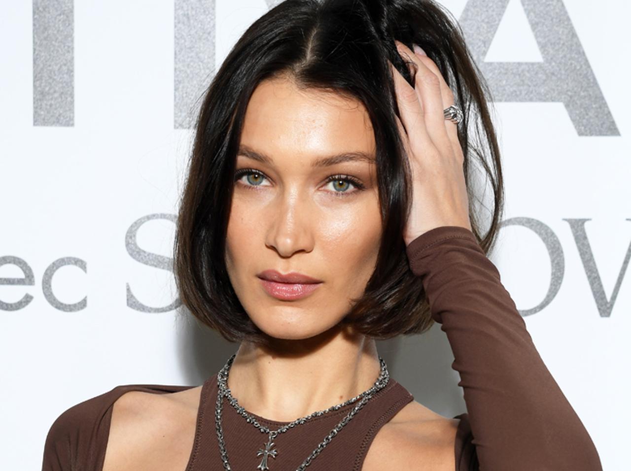 ベラ・ハディッドがインスタグラムに憤慨 「父のパスポート写真」削除され