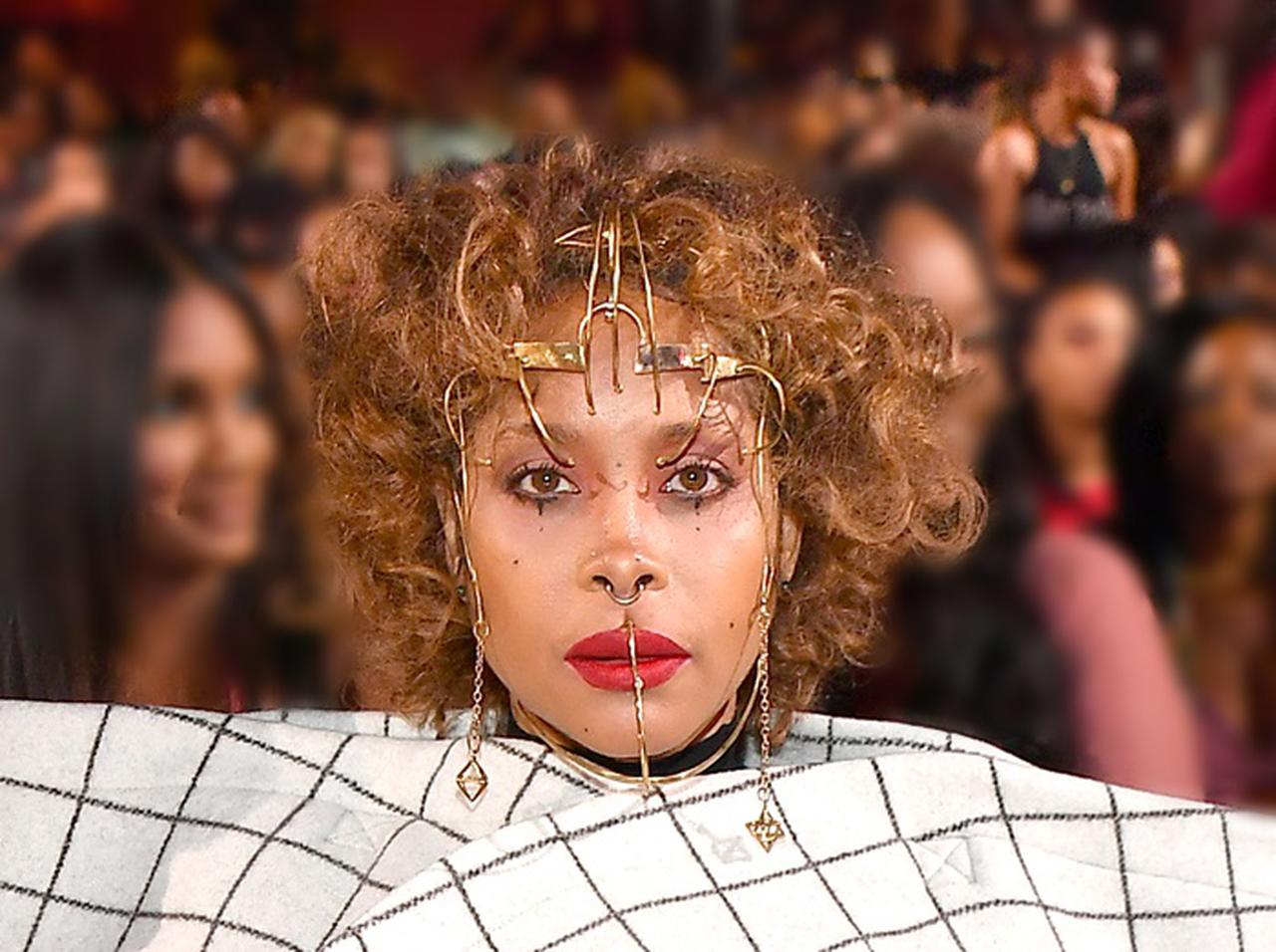 エリカ・バドゥ、テヤナ・テイラーの子供を取りあげる!?