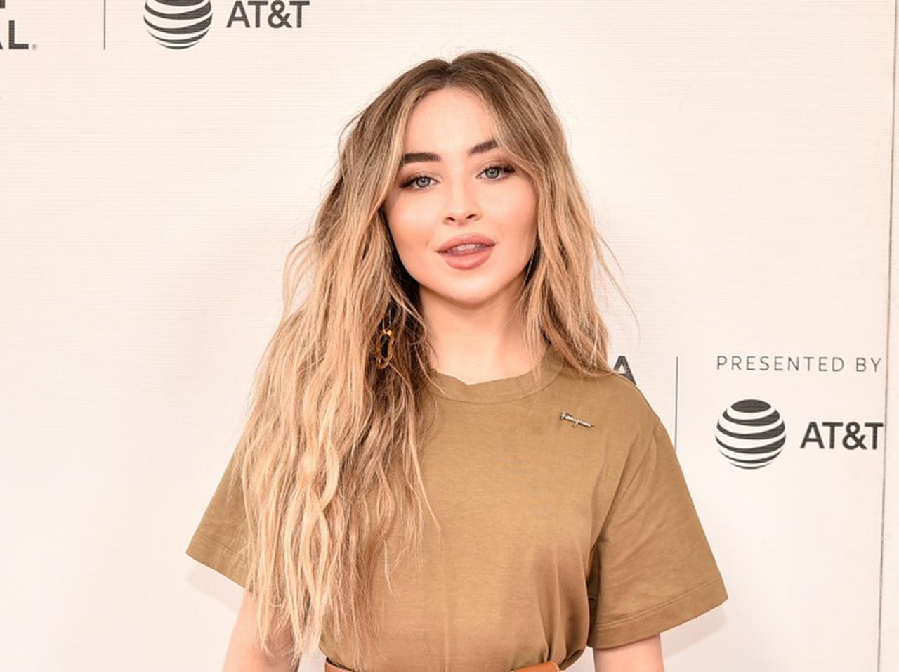 サブリナ・カーペンター、撮影のたびに衣装のブラジャーを持ち帰っている理由