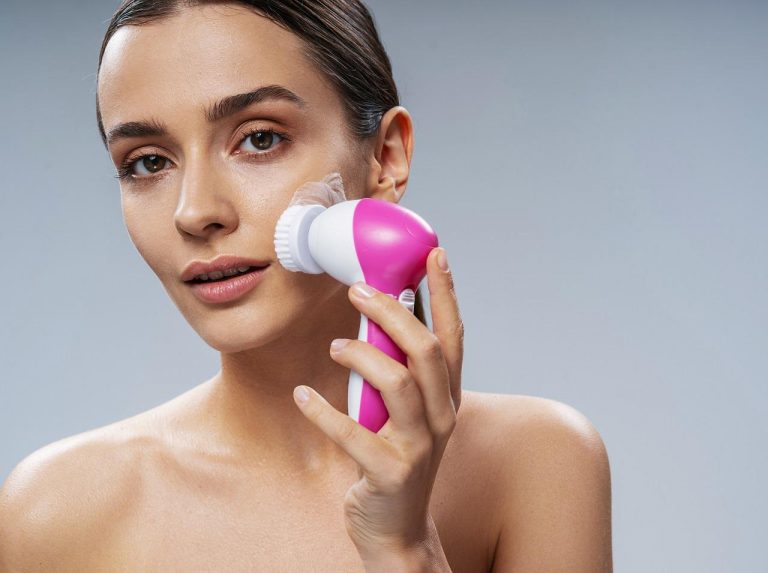 電動洗顔ブラシはこんなに使える！美肌をつくるプロの使い方