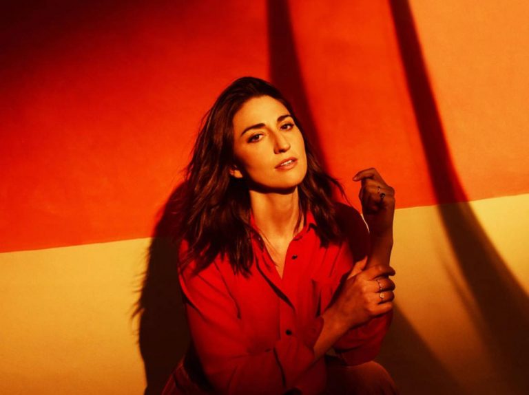 サラ・バレリス、Apple TV+で本日配信スタートの『リトル・ヴォイス』に提供した楽曲が公開