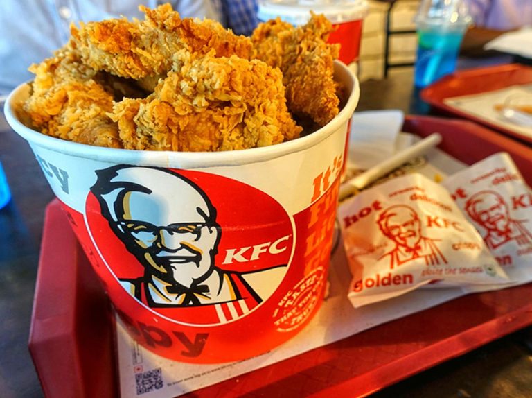 ケンタッキーフライドチキン、「辛口チキン」の味がする口紅が爆誕!