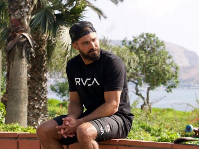 ザック・エフロン、ワイルドになった見た目が「父親ボディ」だと話題に