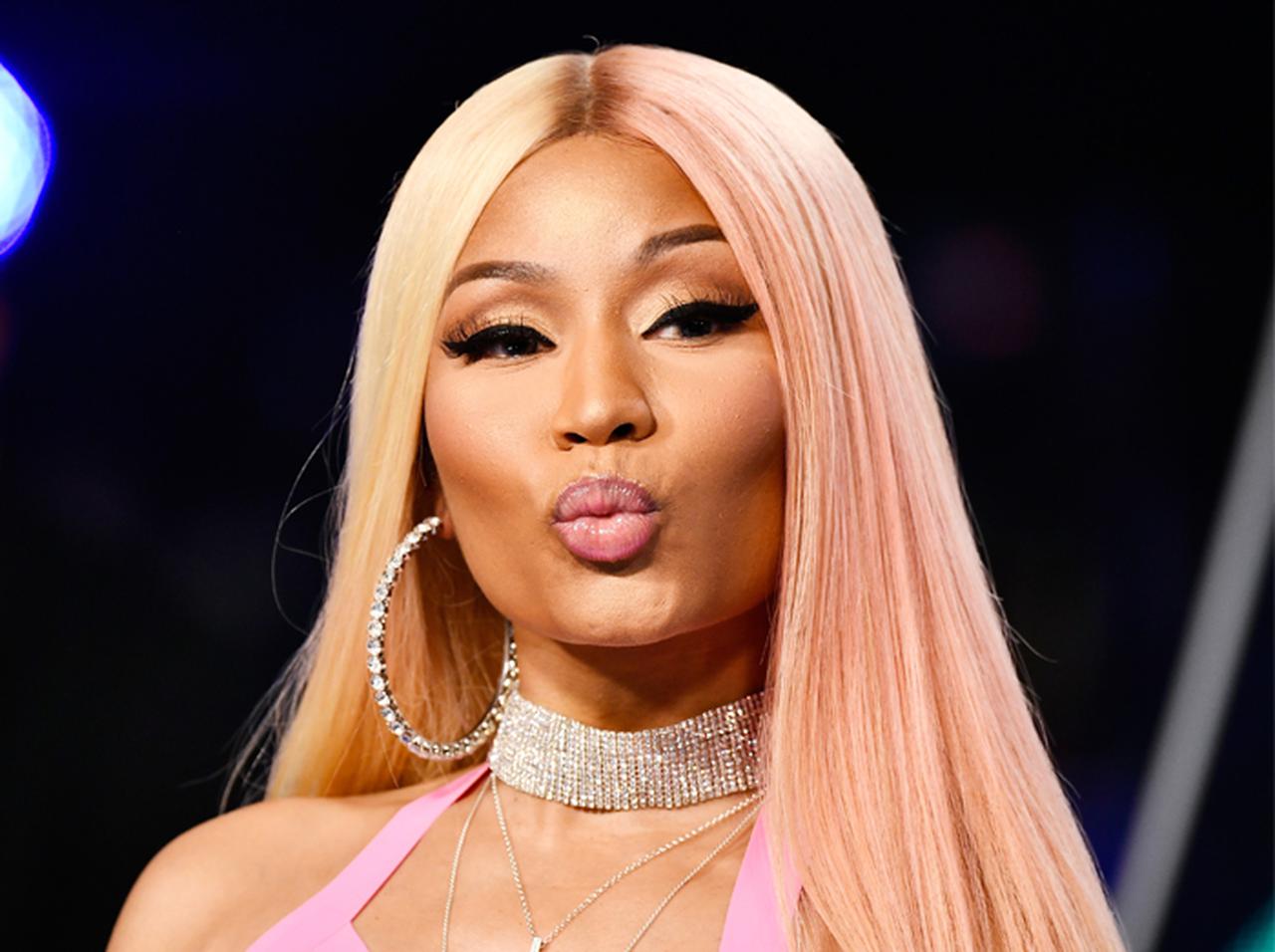 ニッキー・ミナージュが妊娠を公表!おしゃぶり付きビキニでお腹をお披露目