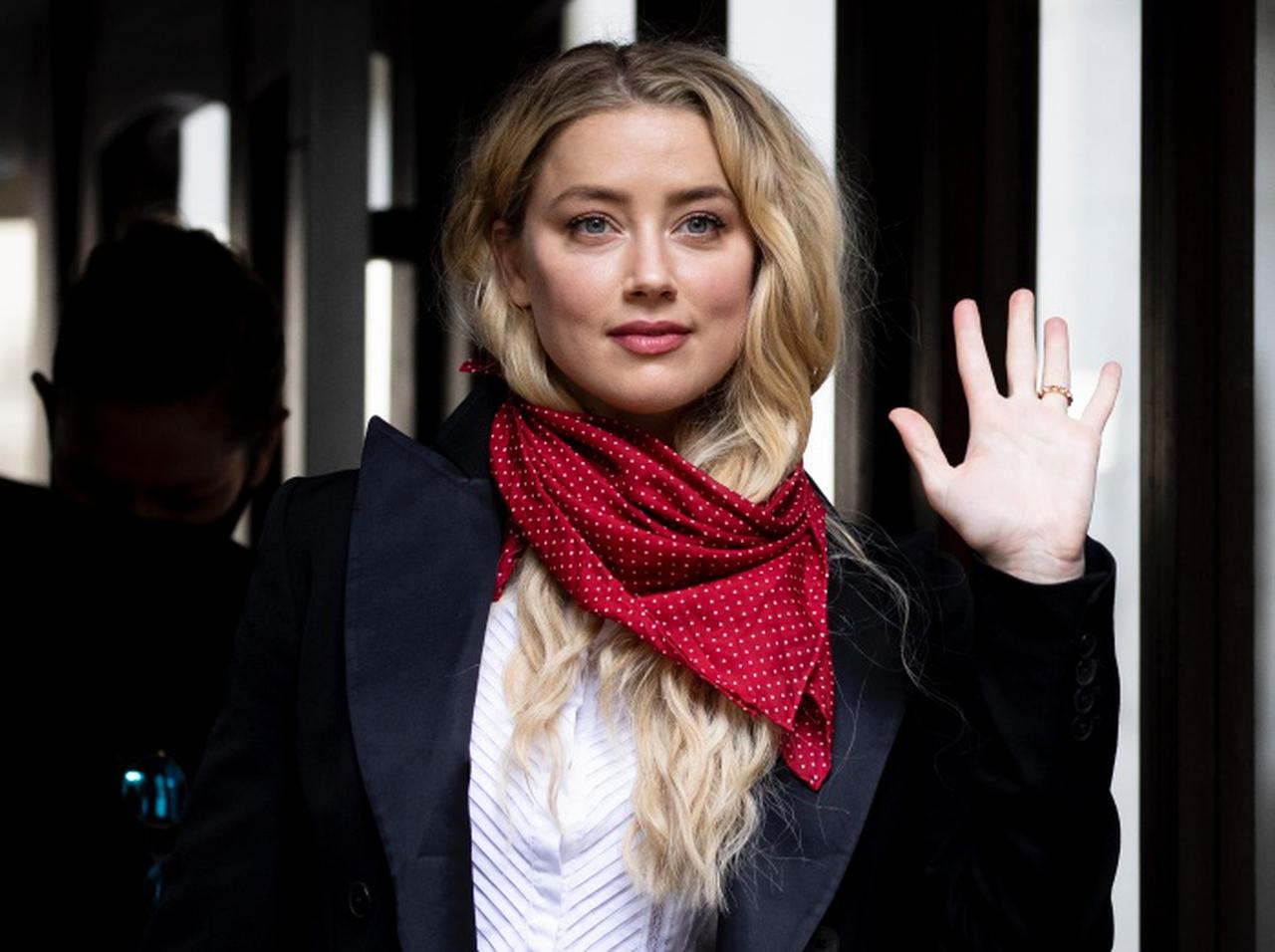 アンバー・ハード、ジョニデから暴行を受けた翌日にテレビ出演もスタイリストが「矛盾点」を指摘