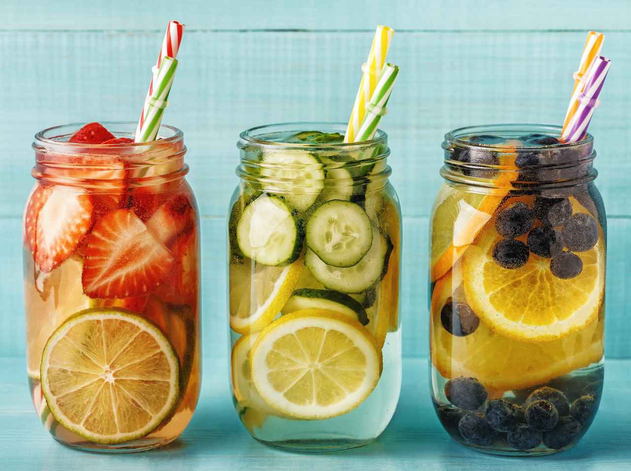 飲んでスキンケアできる「デトックスウォーター」のオススメ食材4選