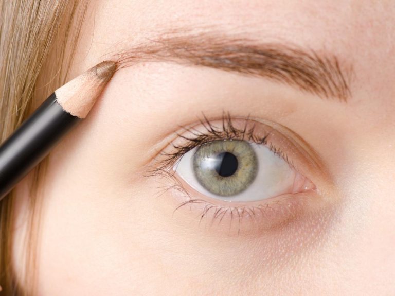 「眉が消えている…」を防ぐ!落ちない眉メイクの3ステップ
