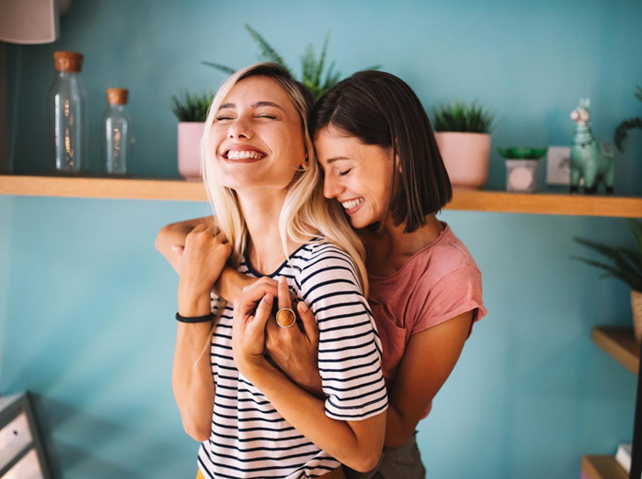 抽選で「精子」をプレゼント レズビアンYouTuberの斬新な試みに意見が割れる