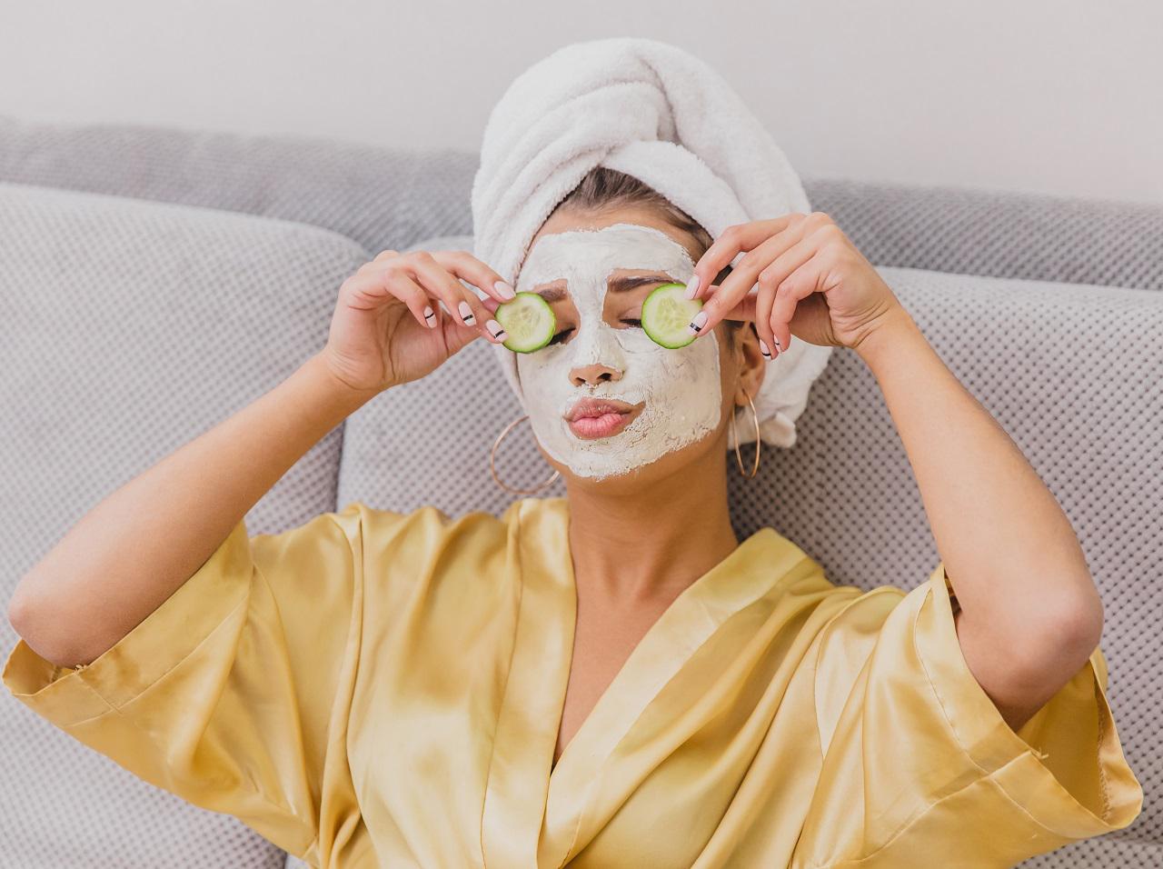 夏こそ「フェイスマスク」を取り入れるべき!プロが教えるその選び方とは?